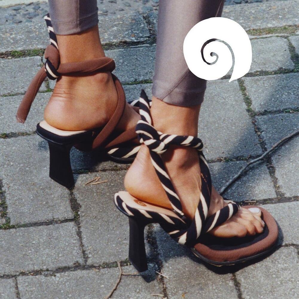 Ugo Paulon 100 Gibbs Thong Sandals Black / Brown Stripe BBW Sz 35 Handmade $550 - Picture 3 of 14